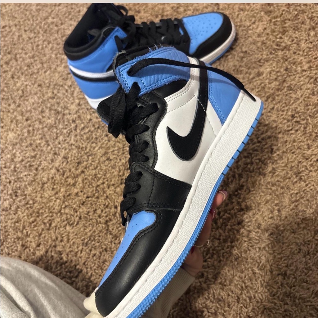 Nike Women's Sneakers - Black, Blue, And White